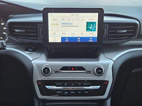 Used 2022 Ford Explorer XLT image 13