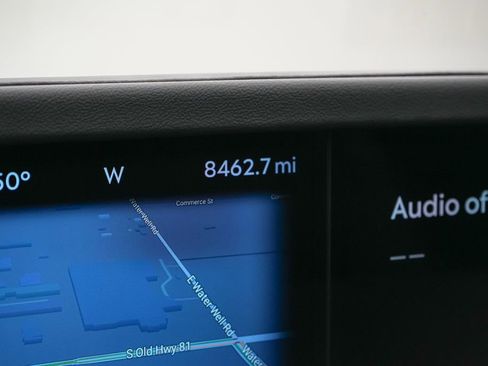 Used 2025 Lincoln Nautilus Premier image 24