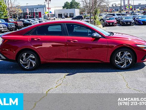 Used 2025 Hyundai Elantra Sport FWD image 9