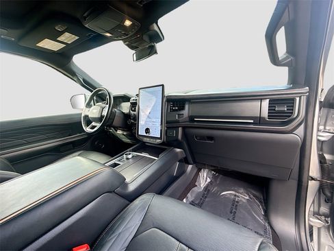 Used 2023 Ford Expedition Platinum image 32