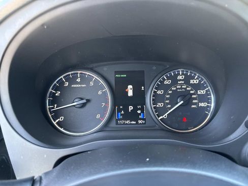 Used 2020 Mitsubishi Outlander SE image 37