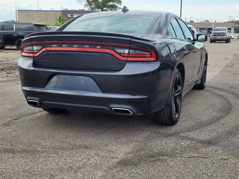 Used 2017 Dodge Charger R/T RWD image 9