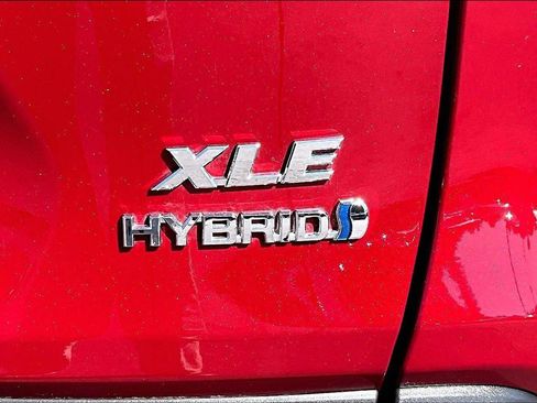 Used 2022 Toyota RAV4 XLE Premium AWD/4WD image 25