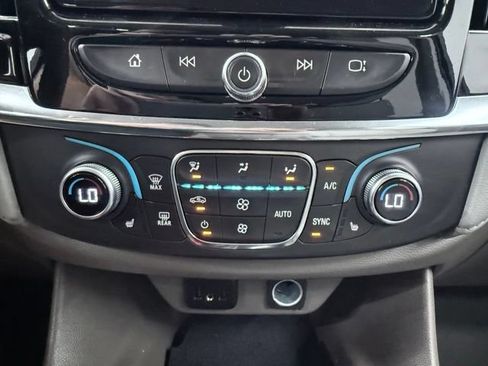 Used 2021 Chevrolet Traverse LT FWD image 28