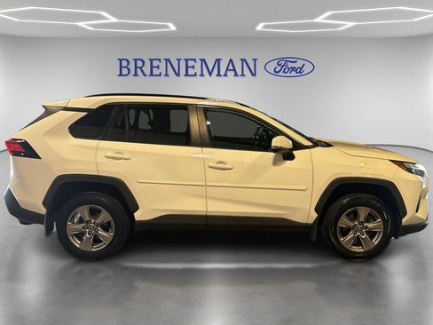 Used 2022 Toyota RAV4 XLE AWD/4WD image 4