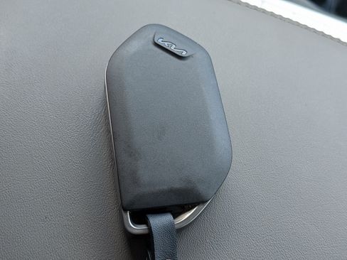 Used 2025 Kia Carnival FWD image 38