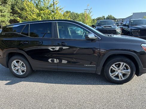Used 2024 GMC Terrain SLE AWD/4WD image 7