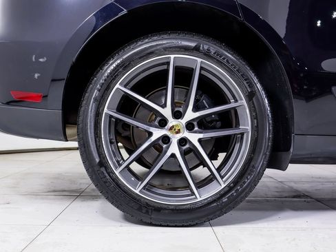 Certified 2023 Porsche Macan AWD/4WD image 24