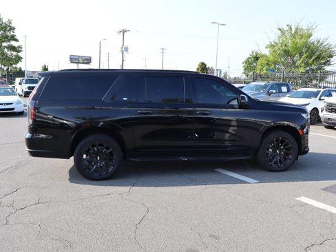 Used 2024 Cadillac Escalade ESV Premium Luxury AWD/4WD image 22