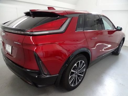 Certified 2024 Cadillac Lyriq Sport w/ LPO, Floor Liner Package AWD/4WD image 21