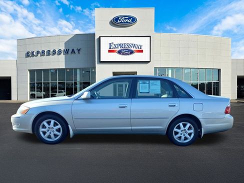 Used 2004 Toyota Avalon XLS image 9