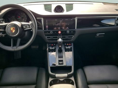 Used 2025 Porsche Macan AWD/4WD image 10