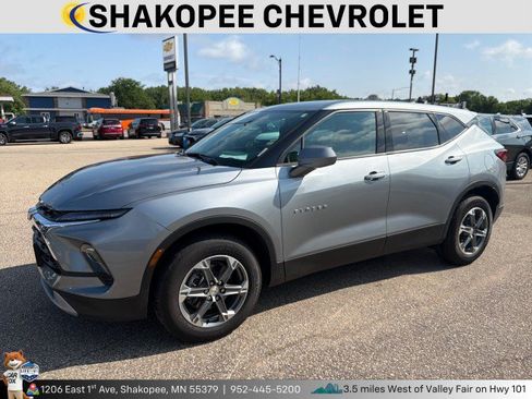 Used 2025 Chevrolet Blazer LT AWD/4WD image 1