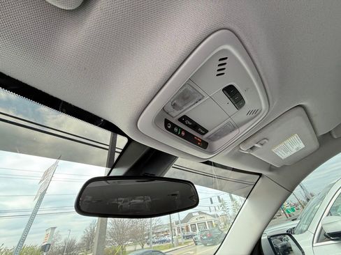 Used 2020 Chevrolet Traverse LT image 24