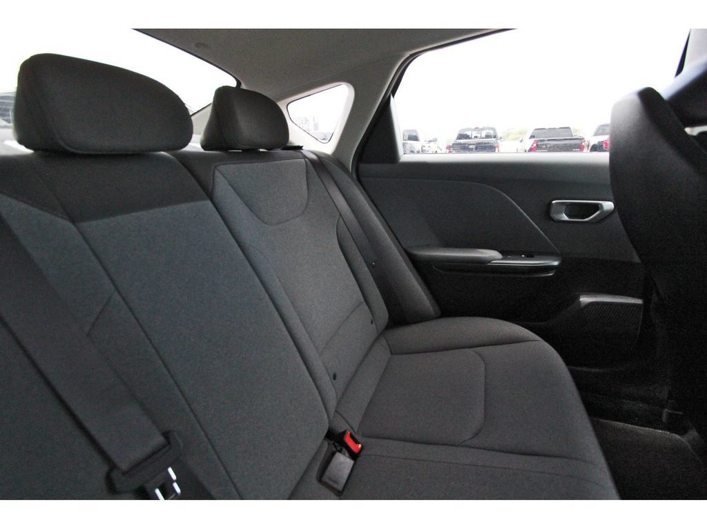 Used 2025 Kia K4 FWD image 13
