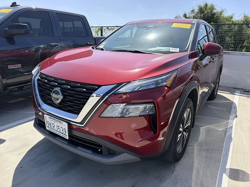 Used 2023 Nissan Rogue SV FWD image 2