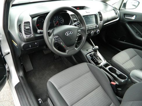 Used 2018 Kia Forte LX w/ LX Popular Package image 11