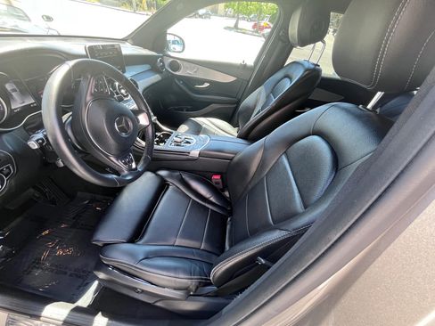 Used 2019 Mercedes-Benz GLC 300 image 10