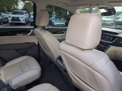 Used 2021 Cadillac XT6 Premium Luxury FWD image 25