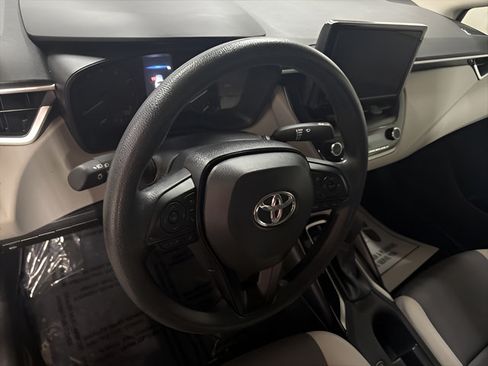 Used 2025 Toyota Corolla LE w/ Convenience Package FWD image 18