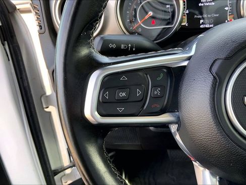 Used 2020 Jeep Wrangler Unlimited Sahara AWD/4WD image 16