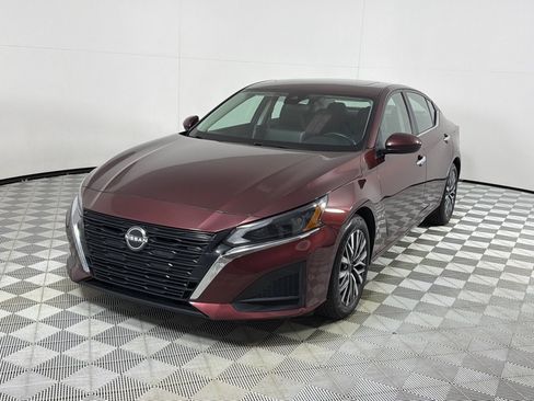 Used 2023 Nissan Altima 2.5 SV w/ SV Premium Package FWD image 10