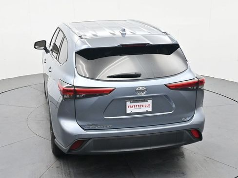 Used 2022 Toyota Highlander XLE FWD image 23