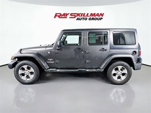 Used 2017 Jeep Wrangler Unlimited Sahara w/ Connectivity Group image 4