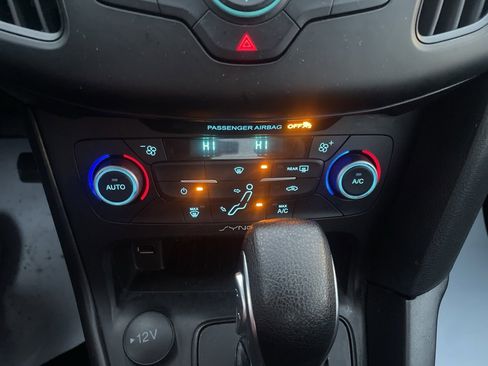 Used 2018 Ford Focus SE image 25