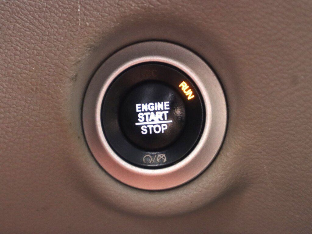 Used 2020 Chrysler Voyager Lxi FWD image 24
