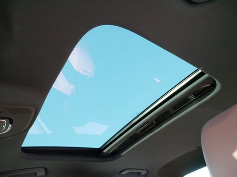 Used 2025 Audi A4 2.0T Premium image 31