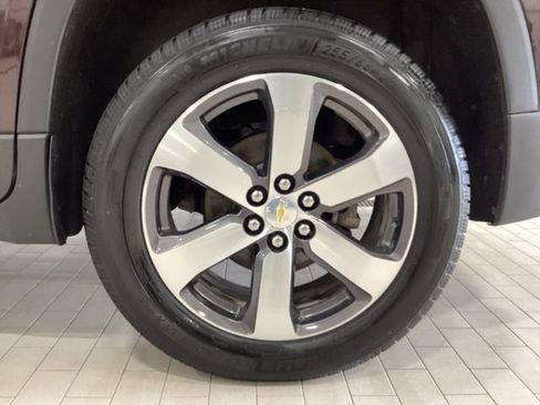 Used 2021 Chevrolet Traverse LT w/ LT Premium Package AWD/4WD image 24