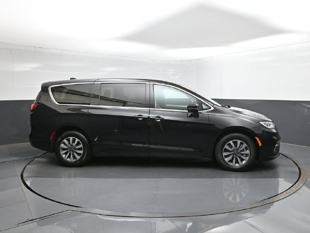 Used 2024 Chrysler Pacifica Limited FWD image 15