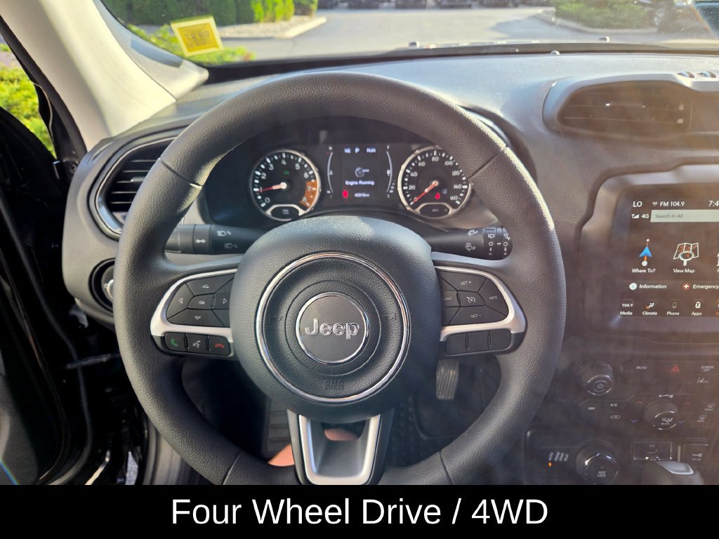 Used 2023 Jeep Renegade Latitude AWD/4WD image 15