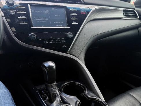Used 2018 Toyota Camry SE image 12