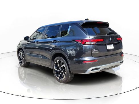 Used 2024 Mitsubishi Outlander SE Black Edition FWD image 4