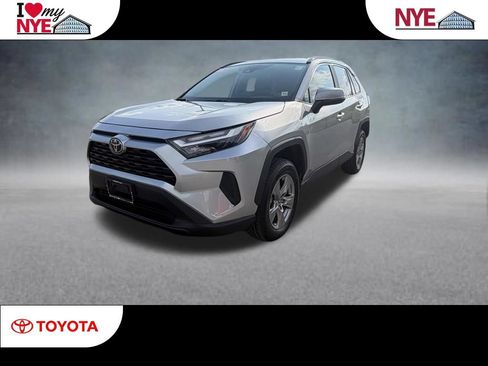 Used 2025 Toyota RAV4 XLE AWD/4WD image 1