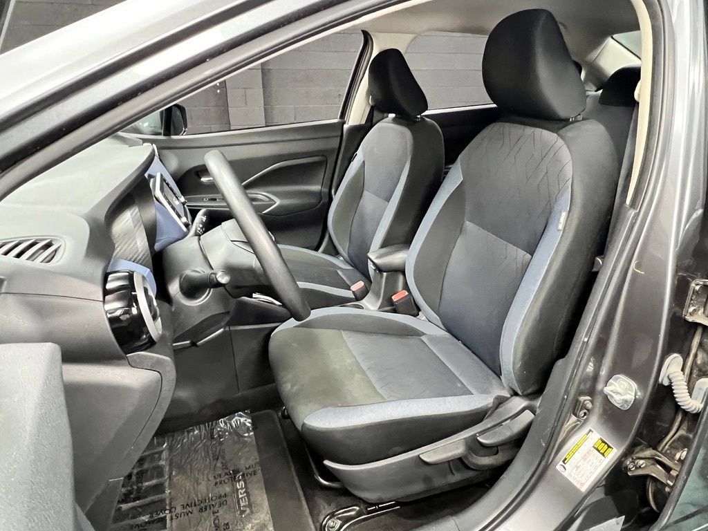 Used 2024 Nissan Versa SV FWD image 7