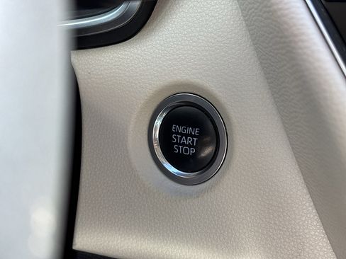 Used 2020 Toyota Corolla XLE FWD image 28