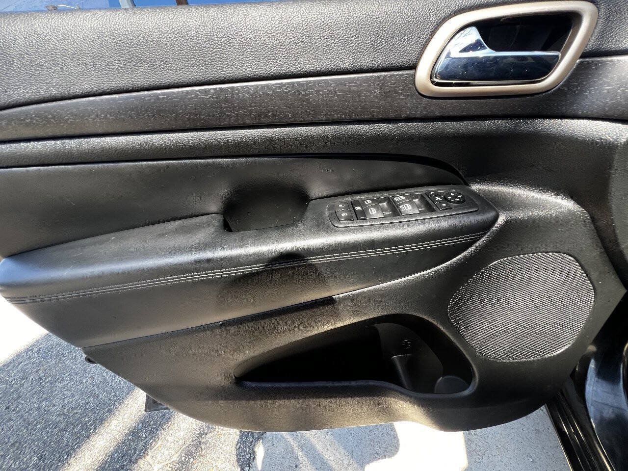 Used 2015 Jeep Grand Cherokee Altitude RWD image 19