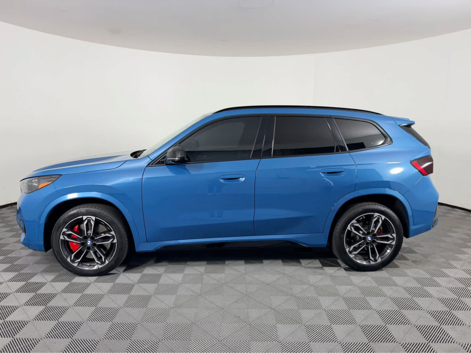 Used 2024 BMW X1 xDrive28i w/ M Sport Package AWD/4WD image 6