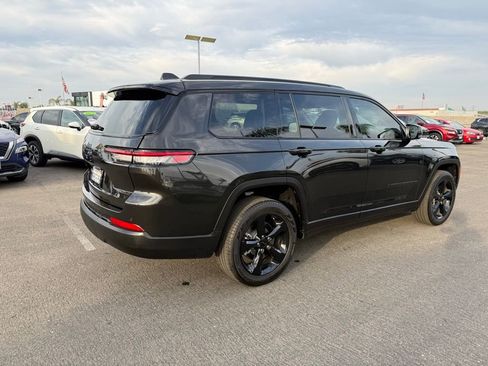 Used 2022 Jeep Grand Cherokee L Limited w/ Black Appearance Package image 6