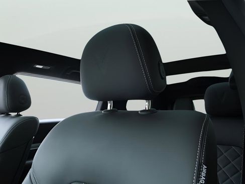 Used 2024 VinFast VF 9 Plus image 17