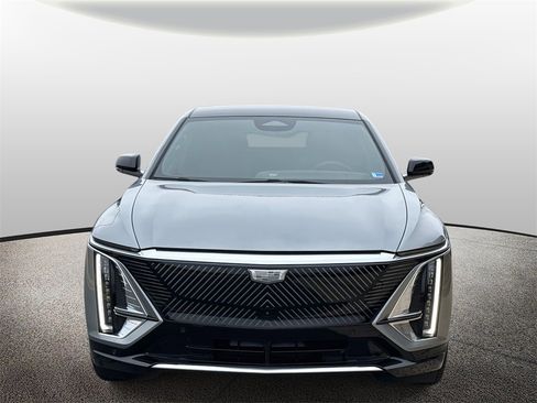 Used 2025 Cadillac Lyriq Luxury w/ LPO, Floor Liner Package image 8