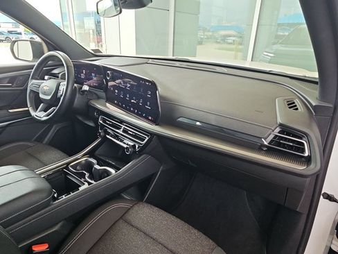 Used 2024 Chevrolet Traverse LT FWD image 23