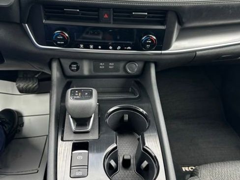 Used 2024 Nissan Rogue SV AWD/4WD image 29