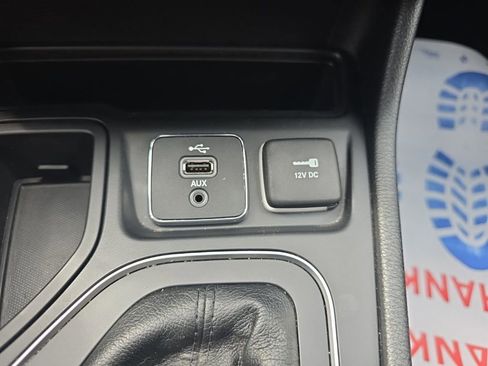 Used 2019 Jeep Cherokee Latitude w/ Popular Appearance Group image 24