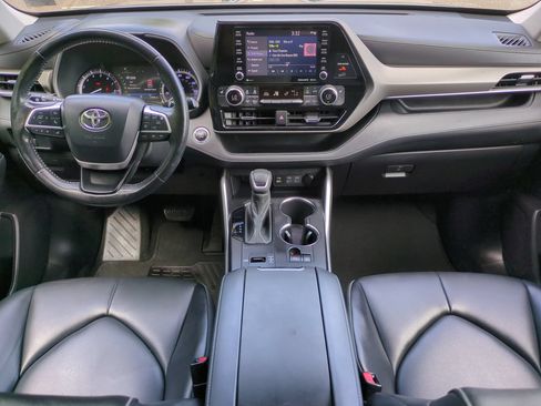 Used 2022 Toyota Highlander XLE FWD image 15