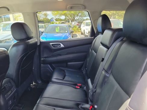 Used 2018 Nissan Pathfinder SL image 29