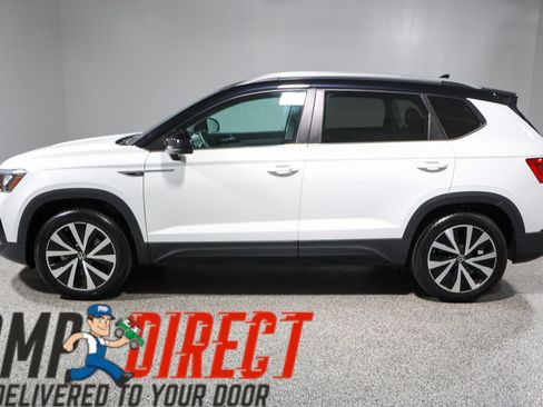 Used 2023 Volkswagen Taos SE w/ Panoramic Sunroof Package AWD/4WD image 10